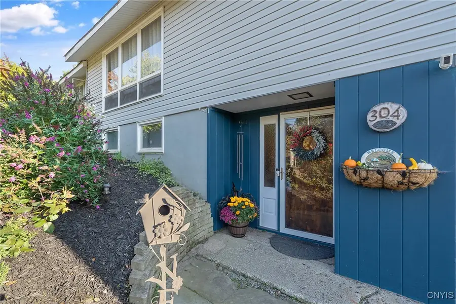 304 Southfield Drive, Fayetteville, NY 13066 - Image #2