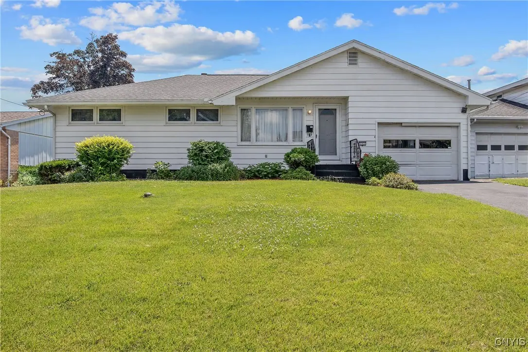 113 Bellshire Lane, Syracuse, NY 13208 - Image #1