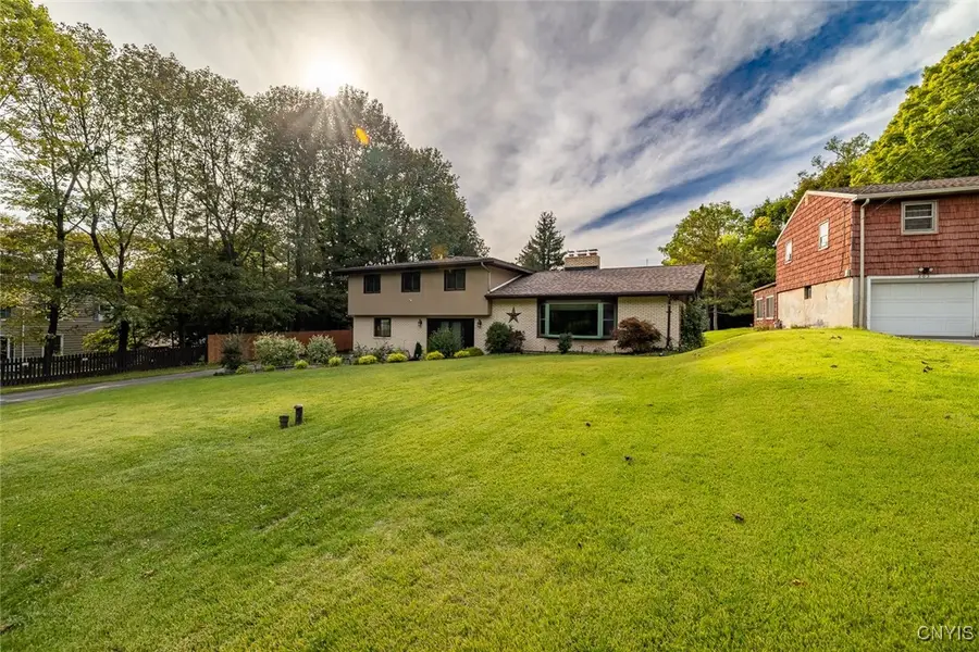 201 Wilshire Road, Syracuse, NY 13209 - Image #2