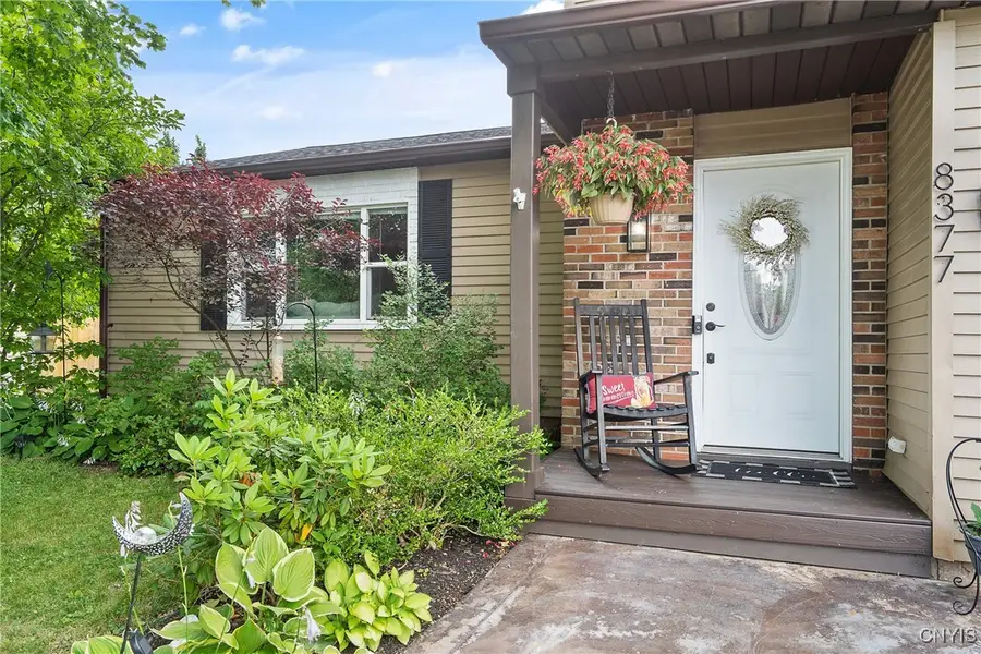 8377 Zenith Drive, Baldwinsville, NY 13027 - Image #3