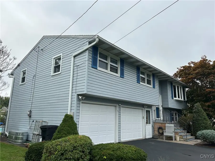 7479 Thunderbird Road, Liverpool, NY 13088 - Image #2