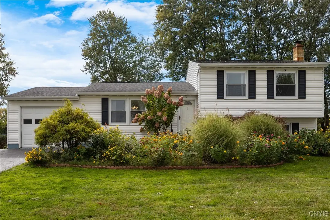 4987 Dahlia Circle, Liverpool, NY 13088 - Image #1
