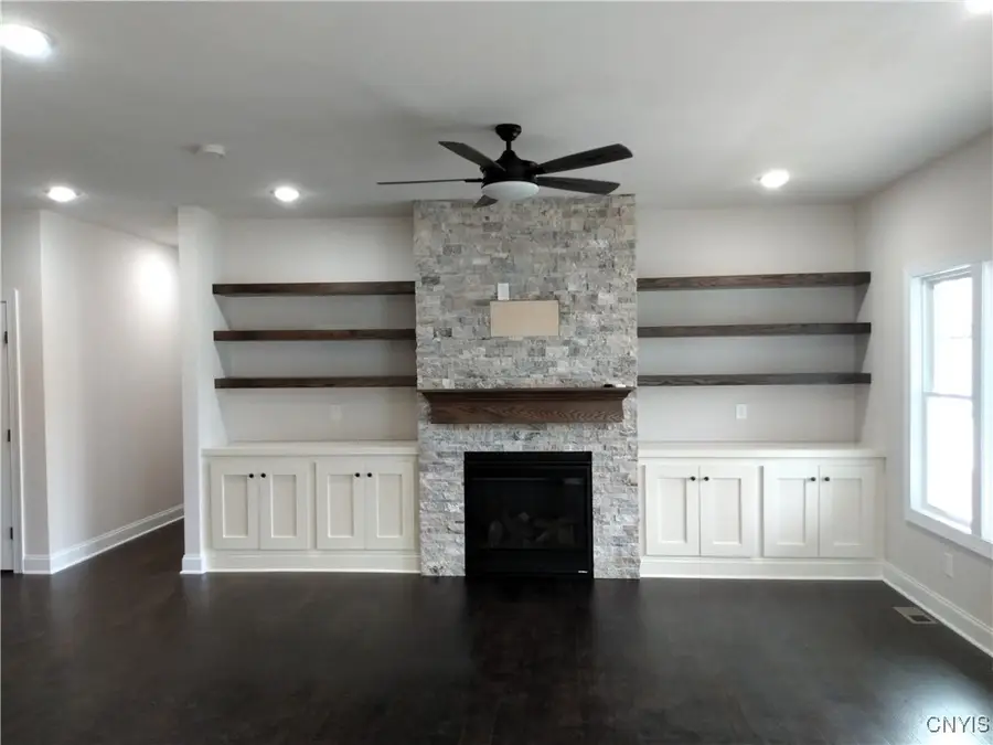 8929 Tulip Tree Path, Baldwinsville, NY 13027 - Image #3