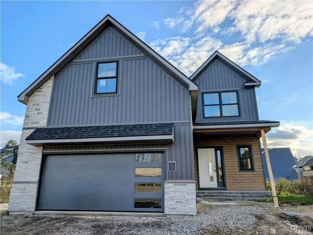 8933 Tulip Tree Path, Baldwinsville, NY 13027 - Image #1