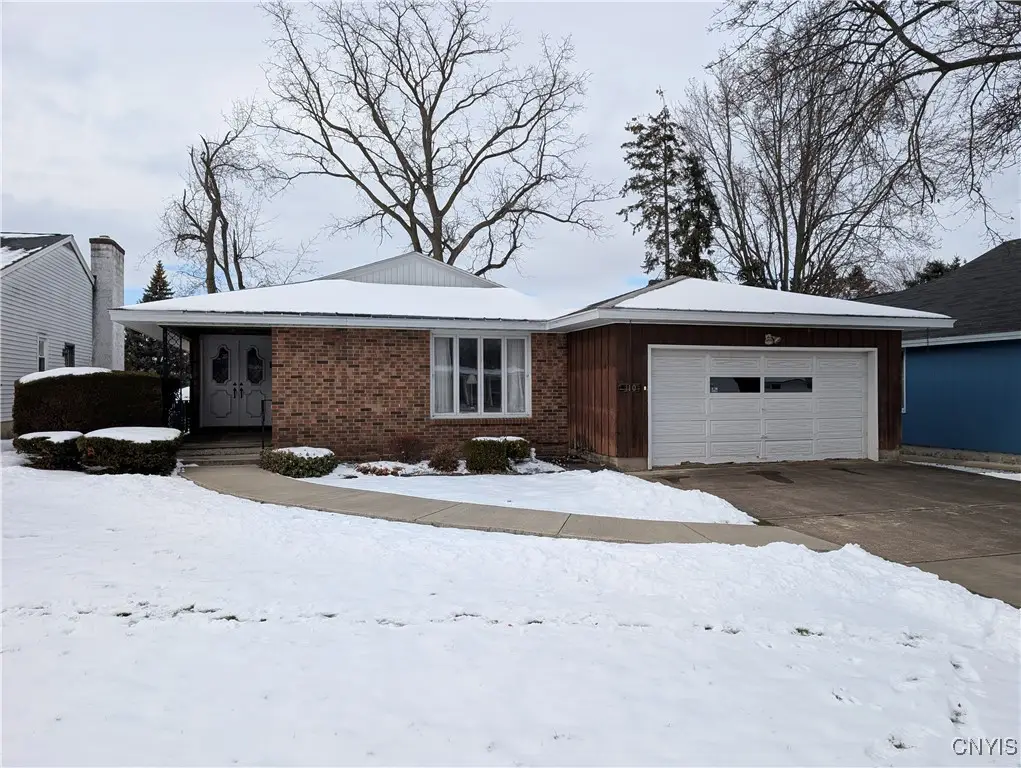 110 Bellshire Lane, Syracuse, NY 13208 - Image #1