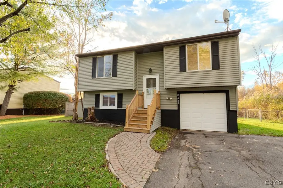 8423 Torchwood Lane, Cicero, NY 13039 - Image #3