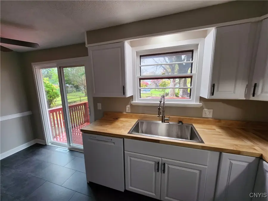 4106 Wetzel Road, Liverpool, NY 13090 - Image #2