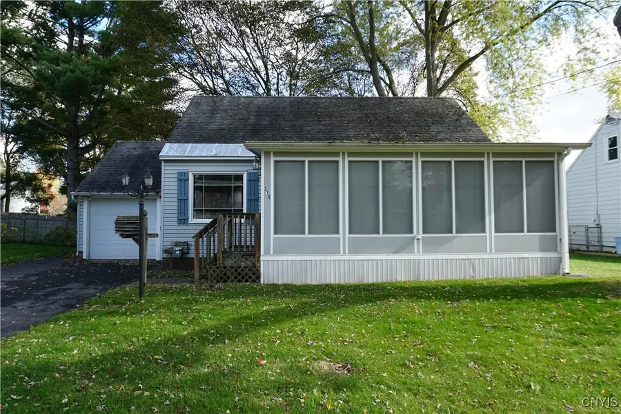 216 Crestwood Dr, Syracuse, NY 13212 - Image #2