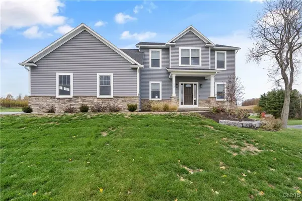 102 Firefly Way, Camillus, NY 13031