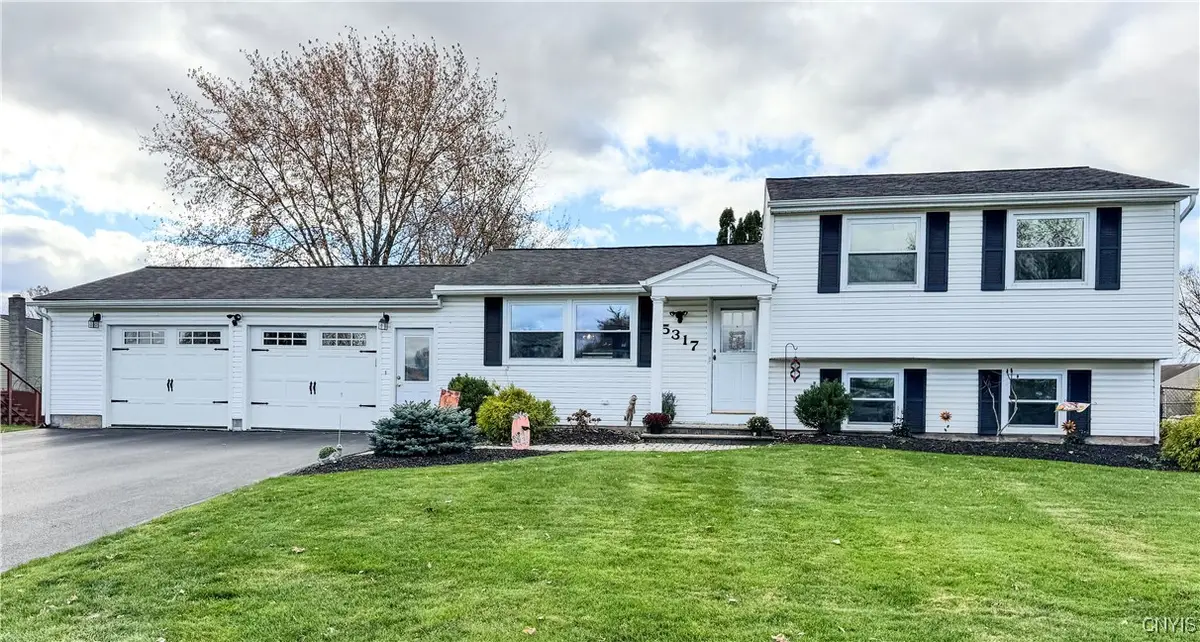 5317 Fortuna Parkway, Clay, NY 13041 - Image #1