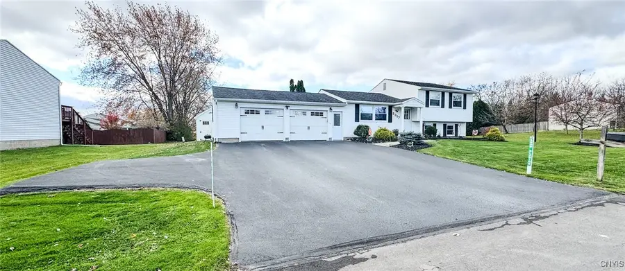 5317 Fortuna Parkway, Clay, NY 13041 - Image #2