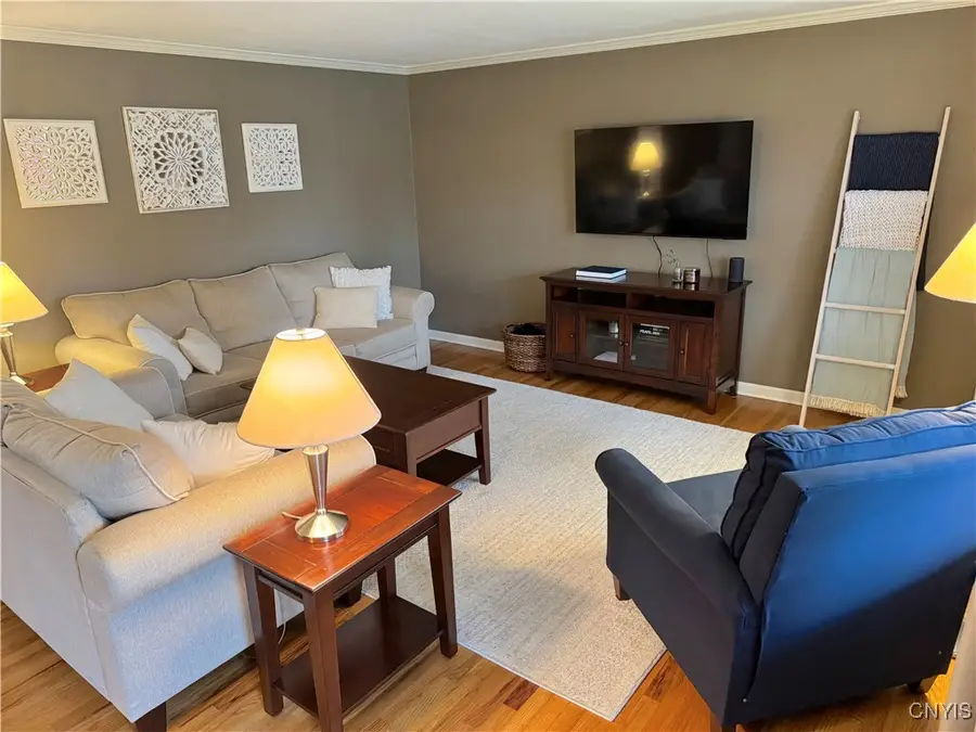 7574 Manor Lane, Liverpool, NY 13088 - Image #2