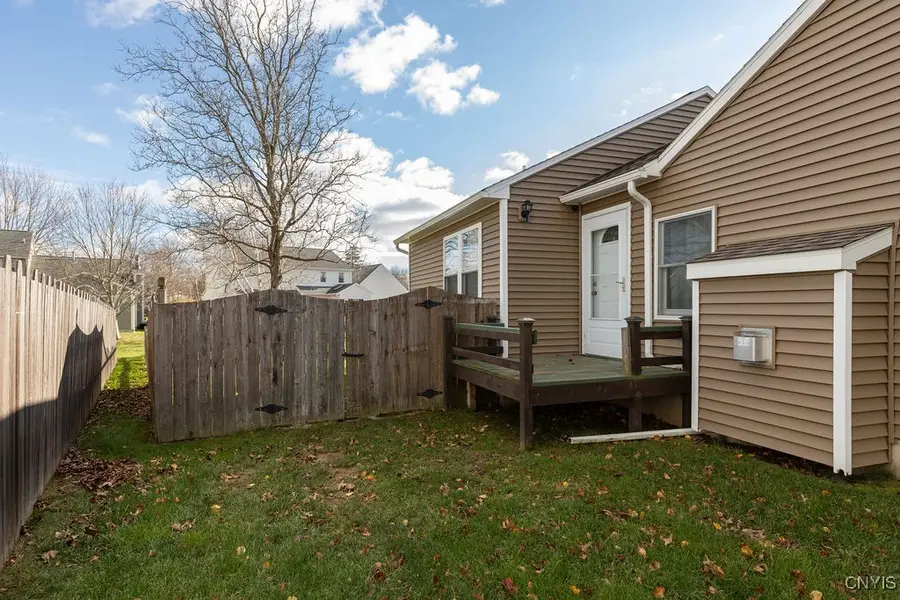 4251 Mayfair Circle, Liverpool, NY 13090 - Image #2