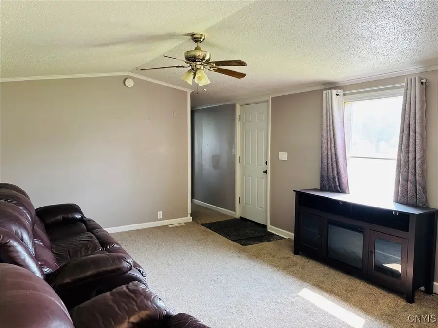 2304 Chancery Lane, Liverpool, NY 13090 - Image #3