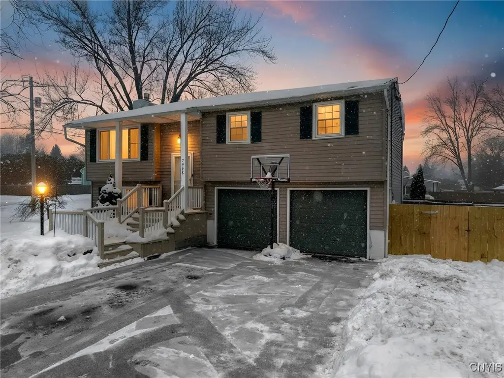 7998 Trina Circle, Clay, NY 13041 - Image #1