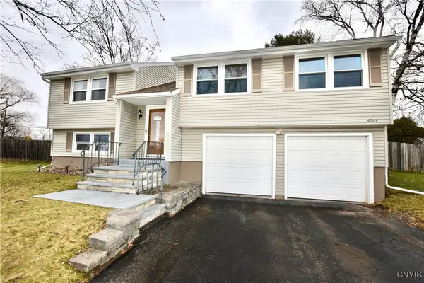 4964 Blacksmith, Liverpool, NY 13088