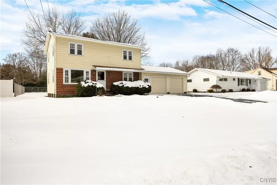 7297 Greenbriar Road, Syracuse, NY 13212 - Image #2