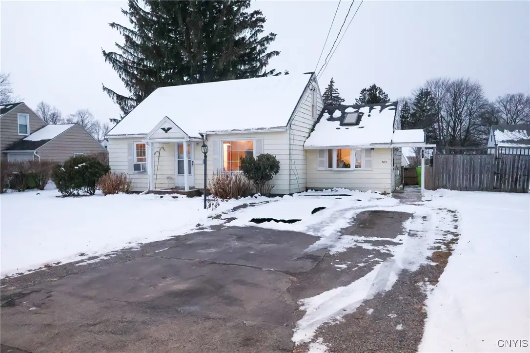 305 Hyland Drive, Syracuse, NY 13212 - Image #1