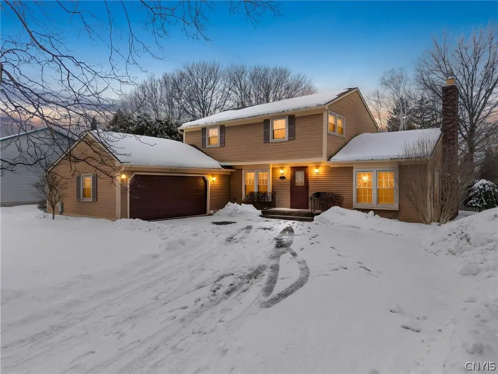 8101 Balsamwood Lane, Liverpool, NY 13090 - #1