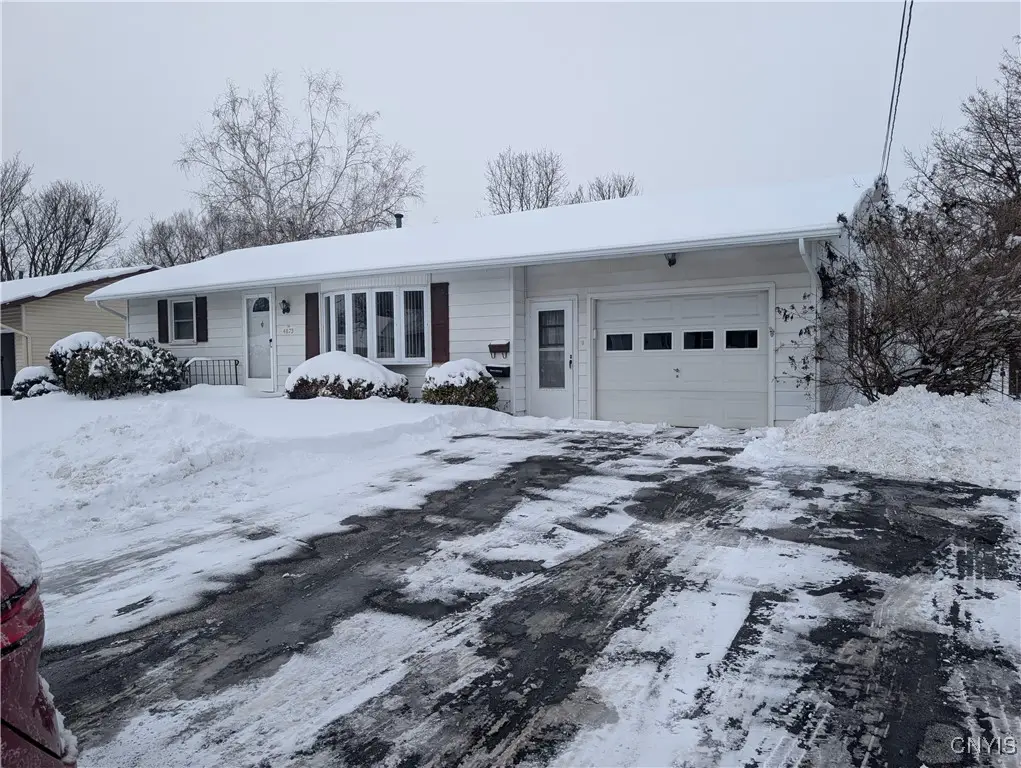 4873 Thornwood Drive, Liverpool, NY 13088 - Image #1
