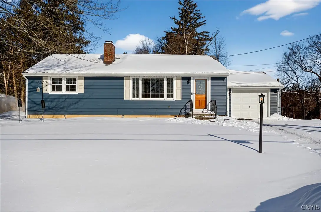 106 W Dauenhauer Street, East Syracuse, NY 13057 - #1