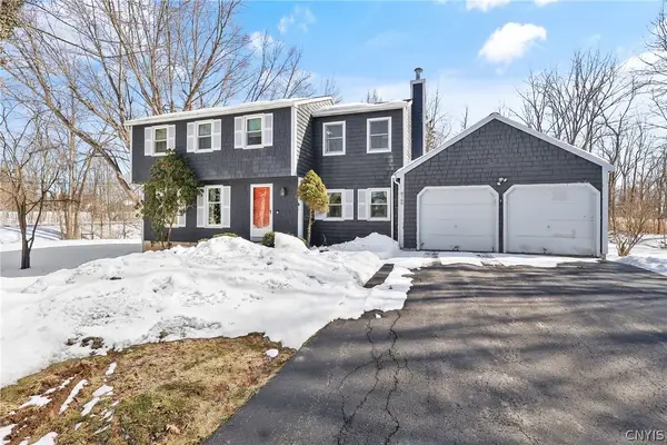 8769 Foxfire Ln, Baldwinsville, NY 13027