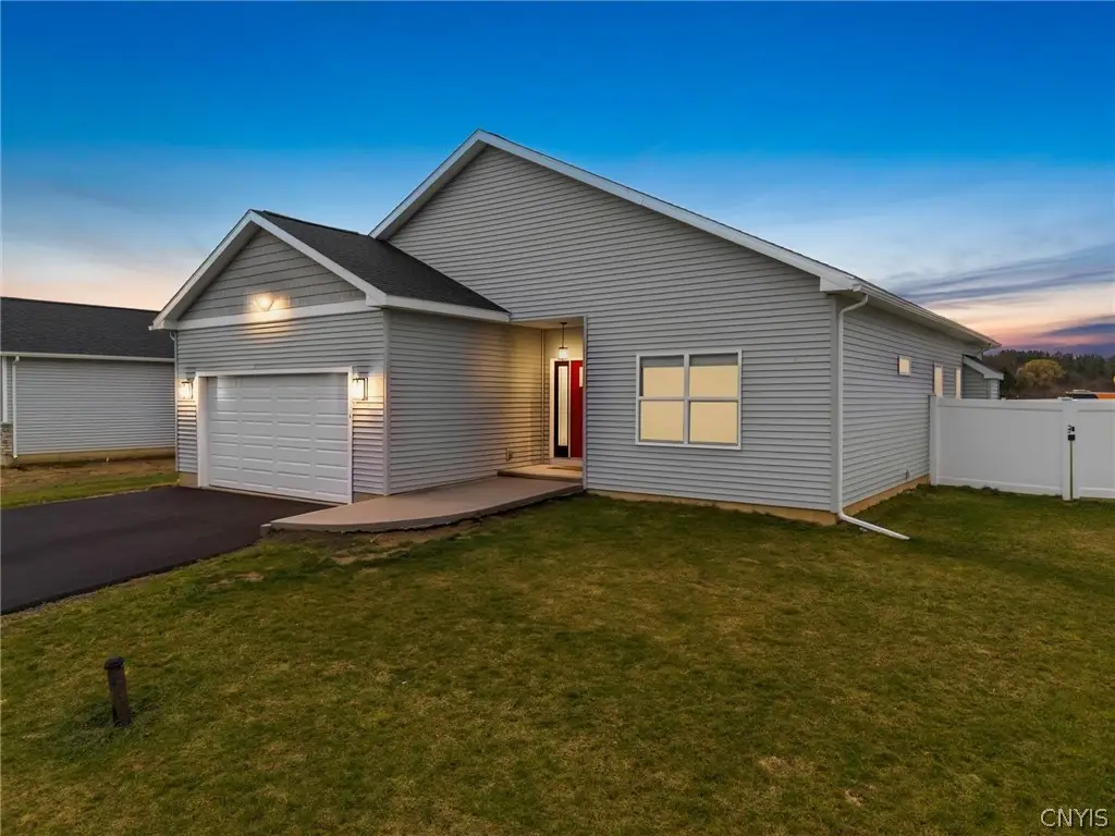 241 Bloomfield, Baldwinsville, NY 13027 - #1