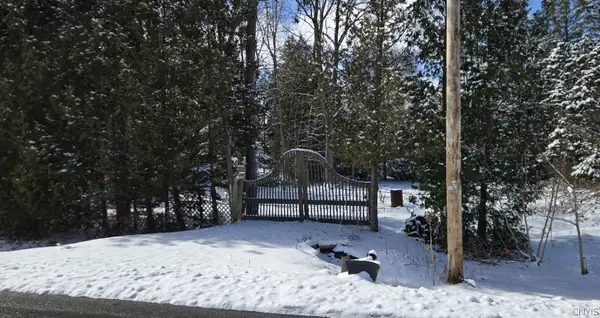 7671 Seneca Beach Dr, Baldwinsville, NY 13027