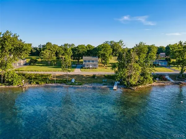 5017 W Lake Road, Auburn, NY 13021