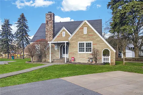 8 Crescent Drive, New York Mills, NY 13417