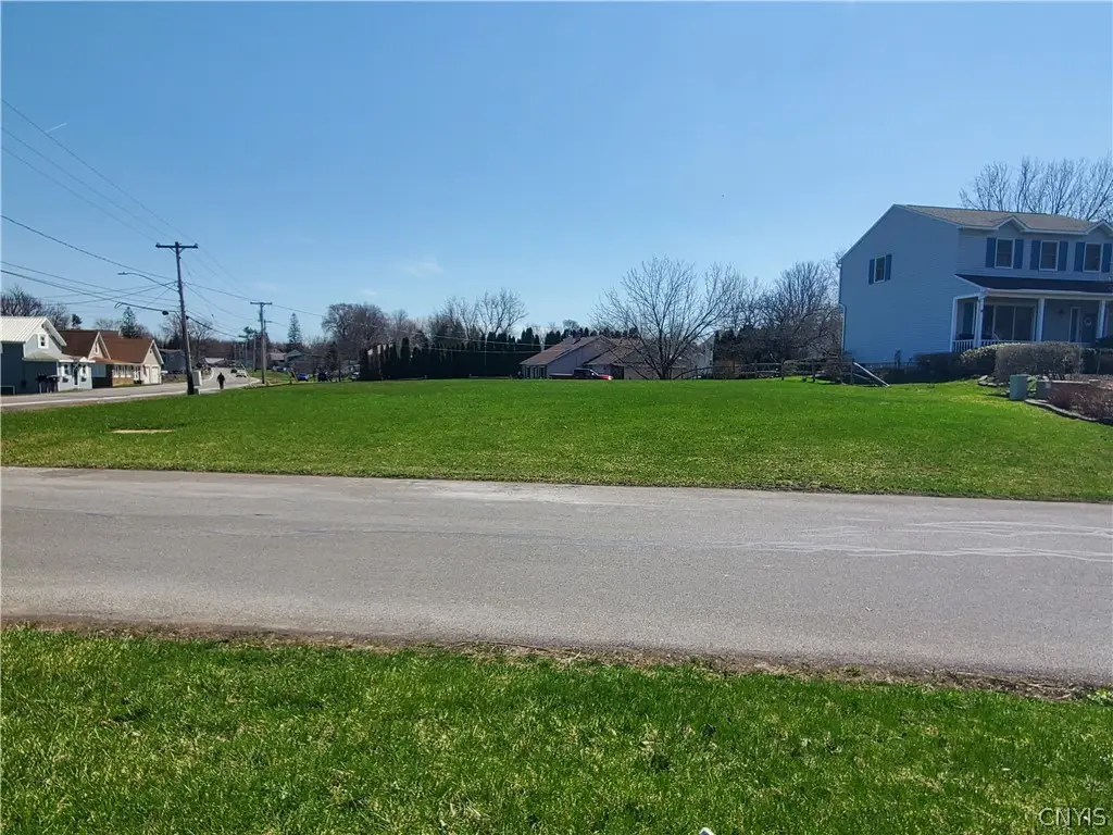 8690 Bayview Dr, Cicero, NY 13039 - #1