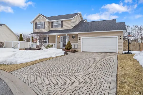 3682 Junco, Liverpool, NY 13090