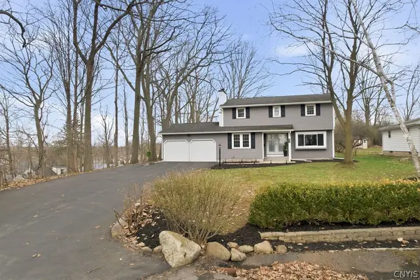 211 Oakridge, Liverpool, NY 13088