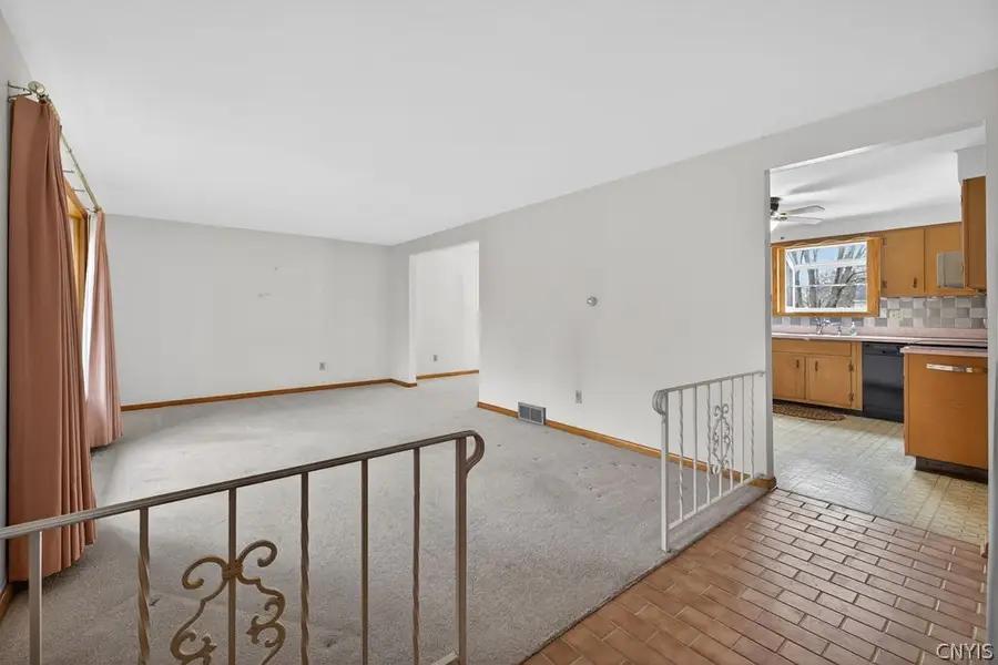 6 Lorraine Crescent, Liverpool, NY 13090 - #2