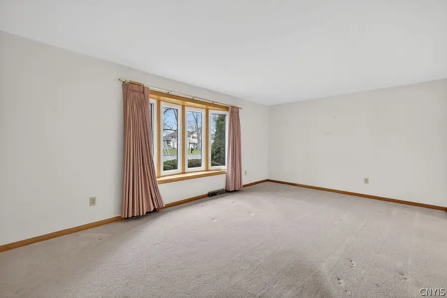 6 Lorraine Crescent, Liverpool, NY 13090 - #3