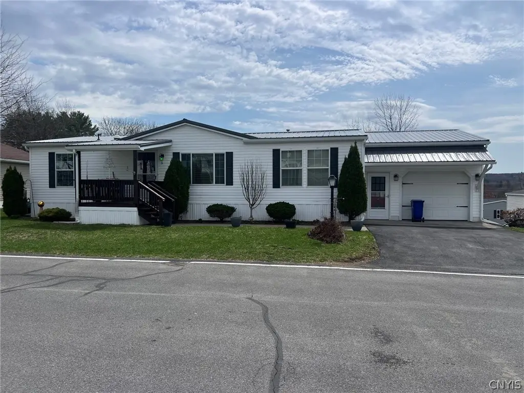 8 Majestic Ln, New Hartford, NY 13413 - #1