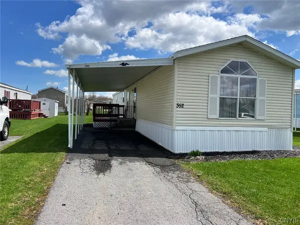 352 Matthew Dr, Clinton, NY 13313