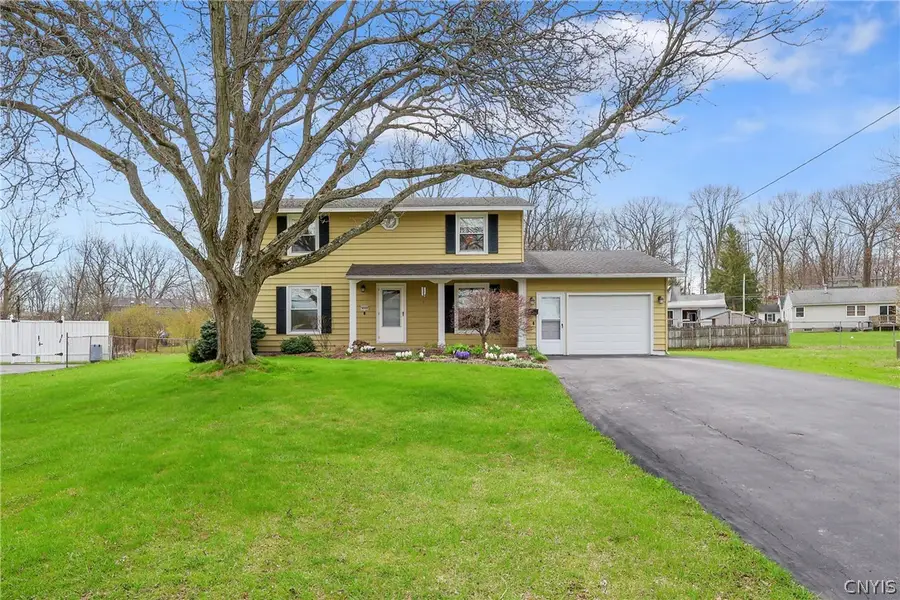 4868 Juneway Drive S, Liverpool, NY 13088 - #2