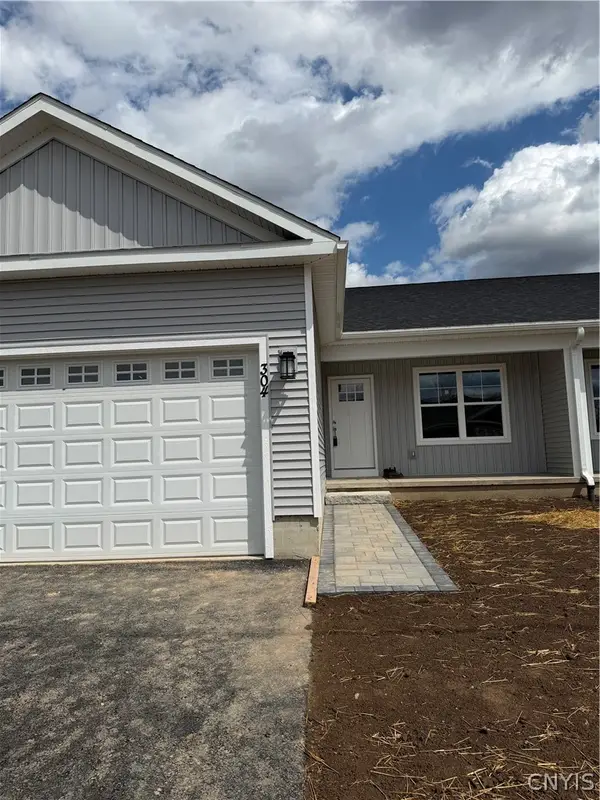 304 Nicks Way, Syracuse, NY 13209