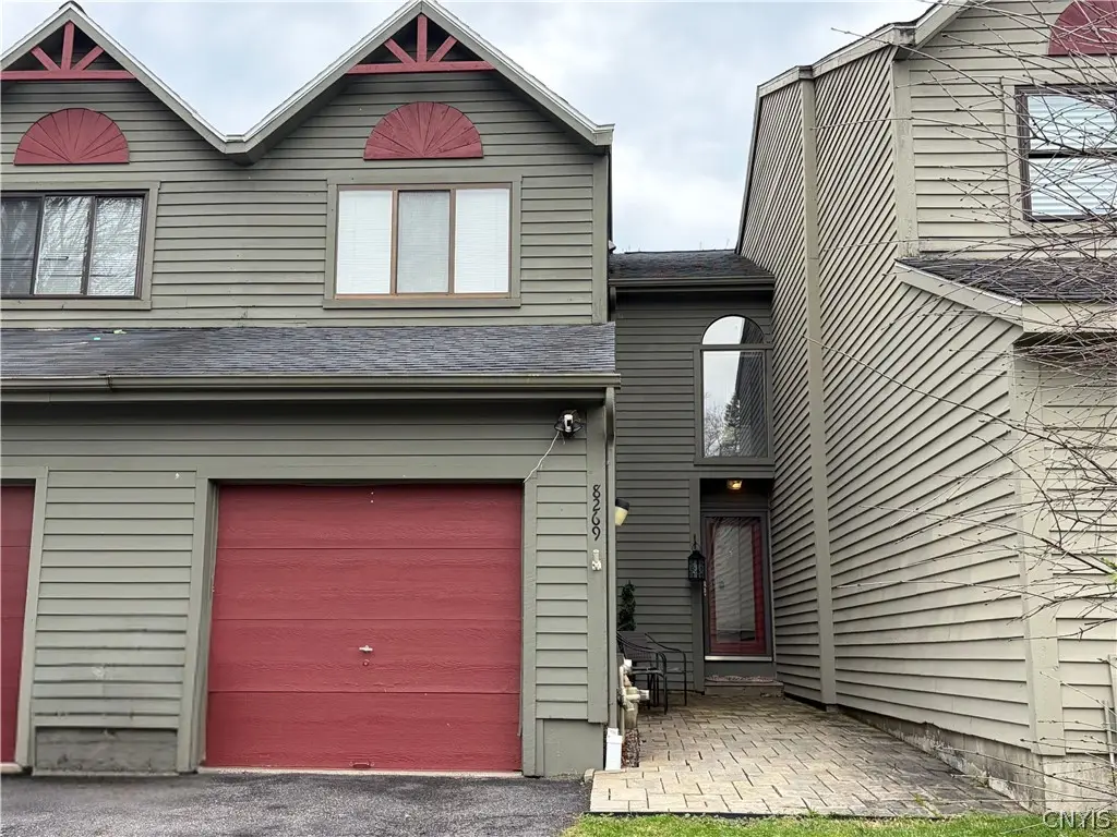 8269 Honeysuckle Drive, Liverpool, NY 13090 - #1