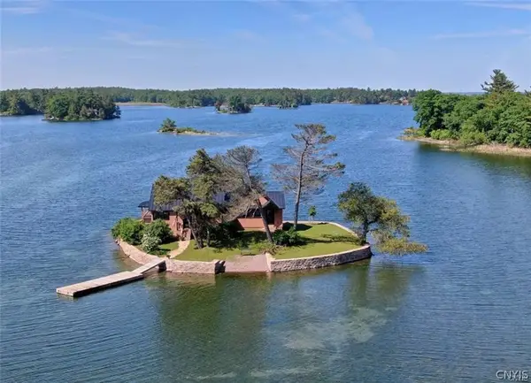 1 Honeymoon Island, Hammond, NY 13646