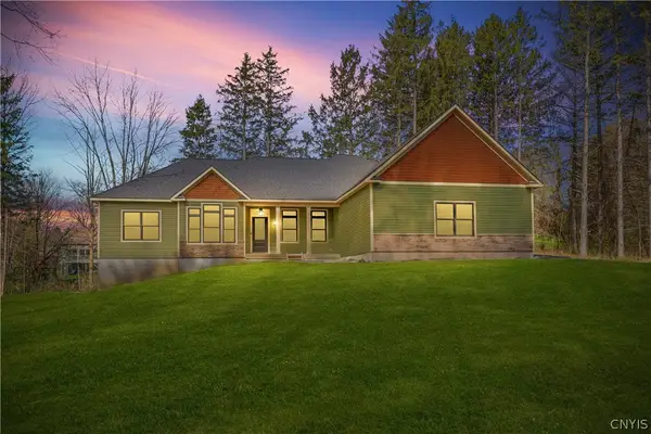 4326 Chickadee Cir, Syracuse, NY 13215