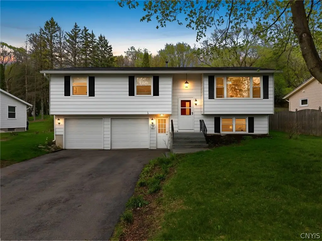 303 Crestwood Drive, Camillus, NY 13031 - #1