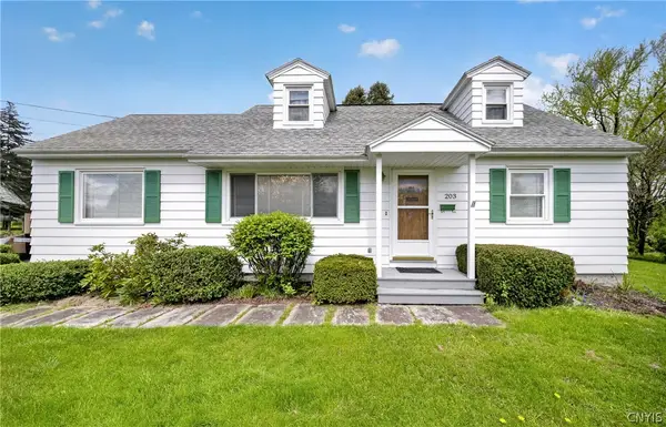203 Chestnut Heights Drive, Liverpool, NY 13088