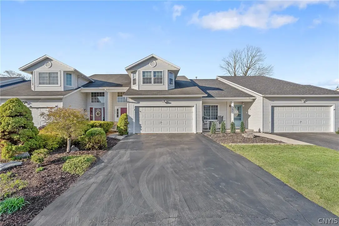 3677 Black Brant Drive, Liverpool, NY 13090 - #1