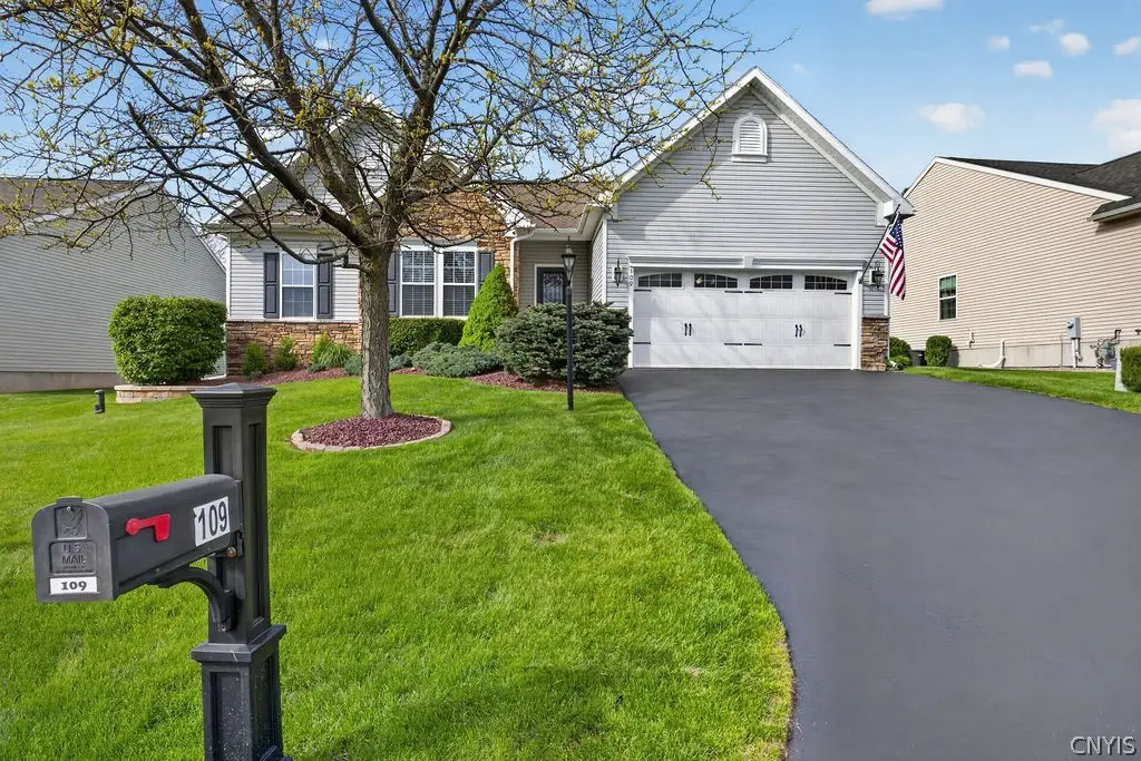 109 Shire Way, Camillus, NY 13031 - #1