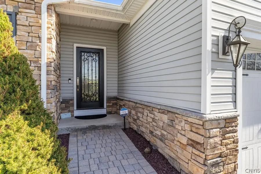 109 Shire Way, Camillus, NY 13031 - #3