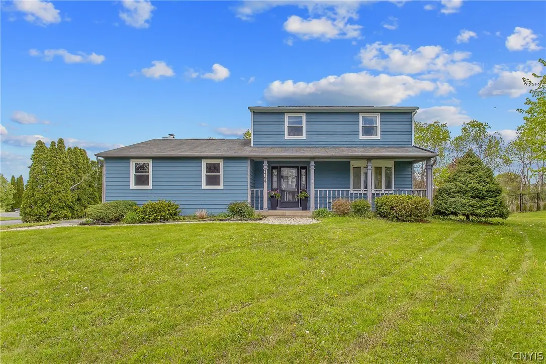 7799 Bainbridge Drive, Liverpool, NY 13090 - #1