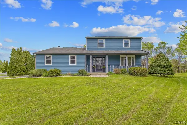 7799 Bainbridge Drive, Liverpool, NY 13090