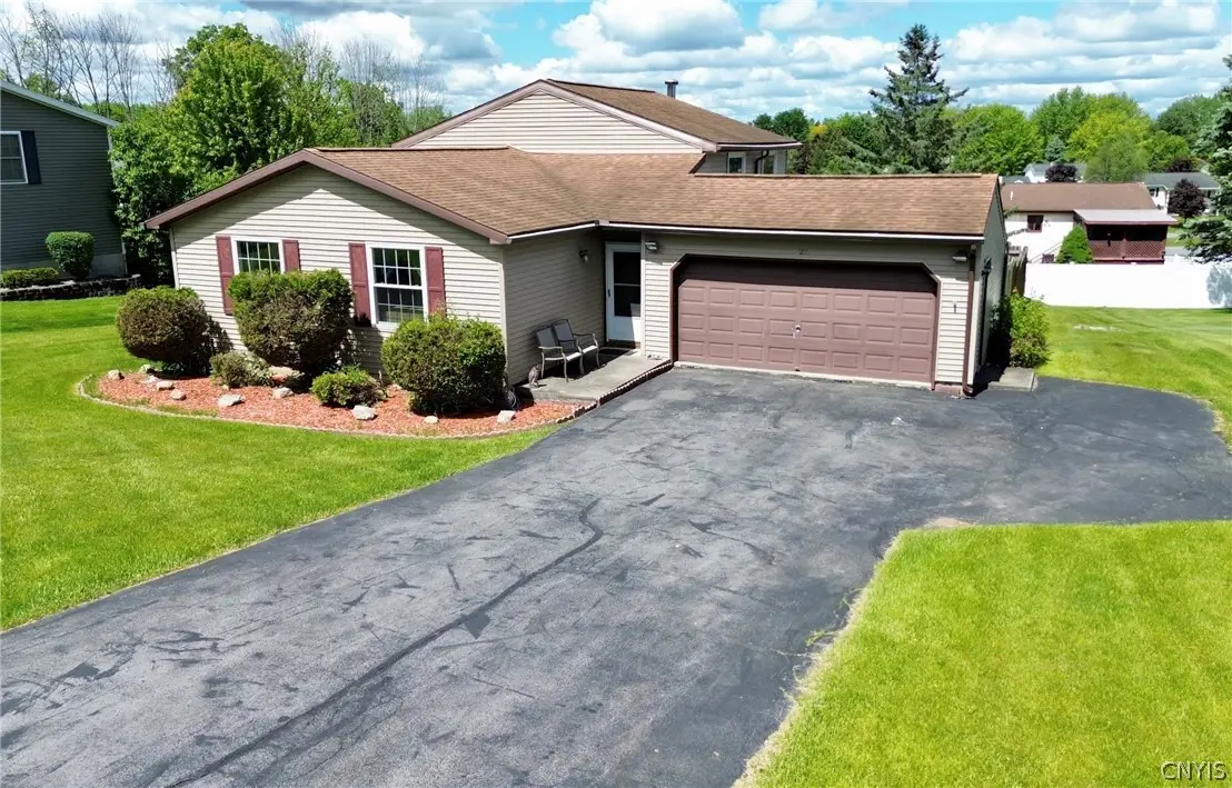 27 Meadowbrook Drive, New Hartford, NY 13413 - #1